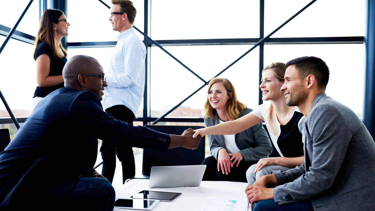 совещание бизнесменов. Our meeting. переговоры с иностранными партнерами. Our meeting. совещание.